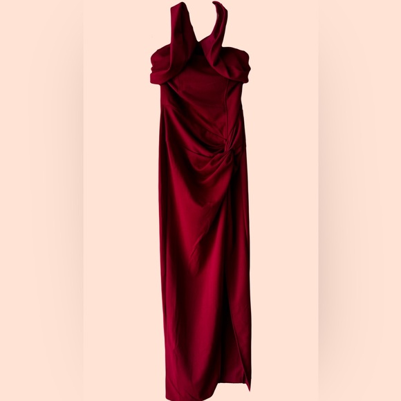 TFNC Dresses & Skirts - TFNC Simmic Maxi Halter Dress